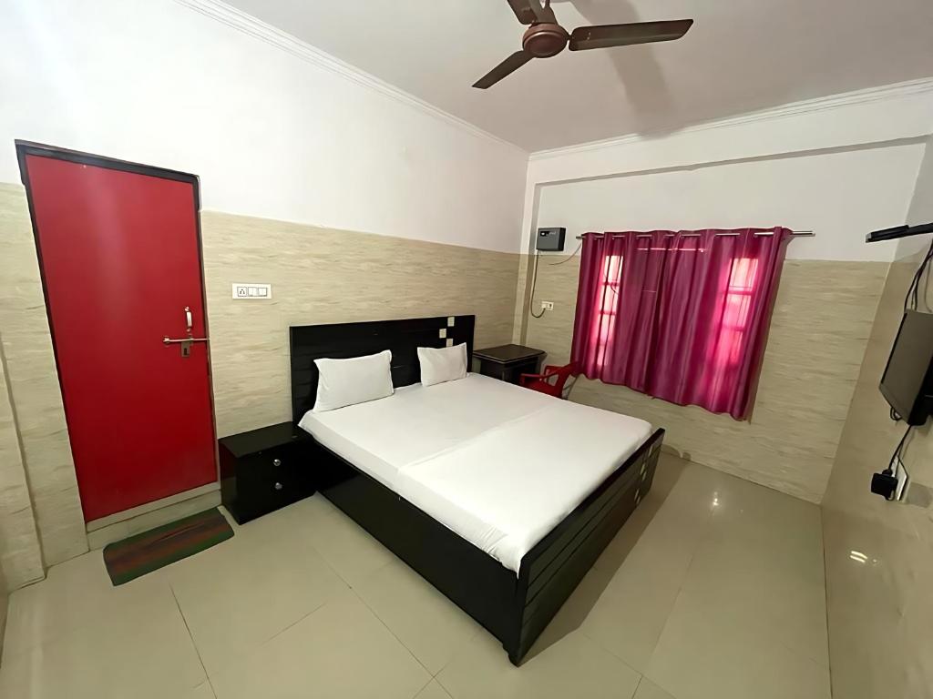 STAYMAKER Hotel Mauryan's near High Court - Housity