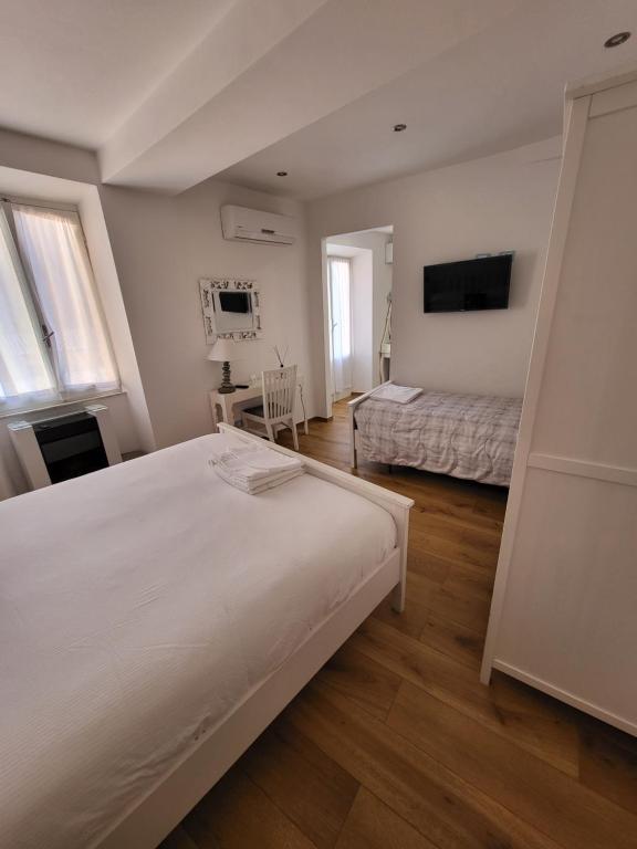 A bed or beds in a room at Affittacamere Il Timone