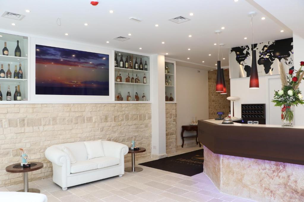 a bar with a white chair and a counter at Hotel Lafayette in Giovinazzo