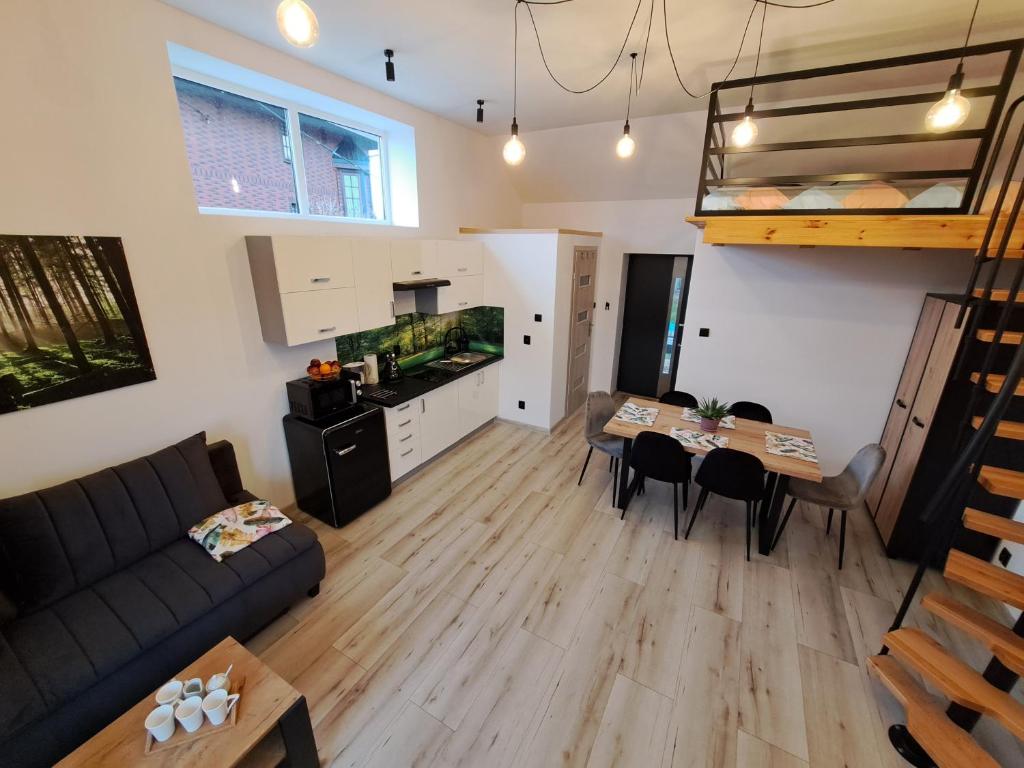 Kuchyňa alebo kuchynka v ubytovaní Apartament z antresolą