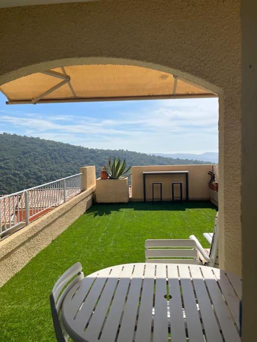 Fotografia z galérie ubytovania Appartement avec vue panoramique v destinácii Cavalaire-sur-Mer