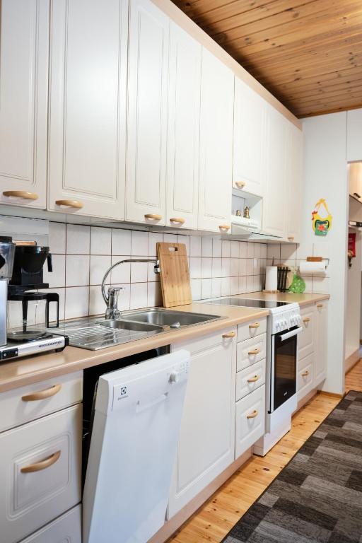Majoituspaikan Lepikko - Helppoa majoitusta, Easy accommodation keittiö tai keittotila