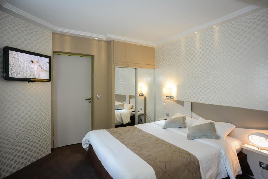 Postel nebo postele na pokoji v ubytování Logis Hôtel Restaurant Le Fruitier