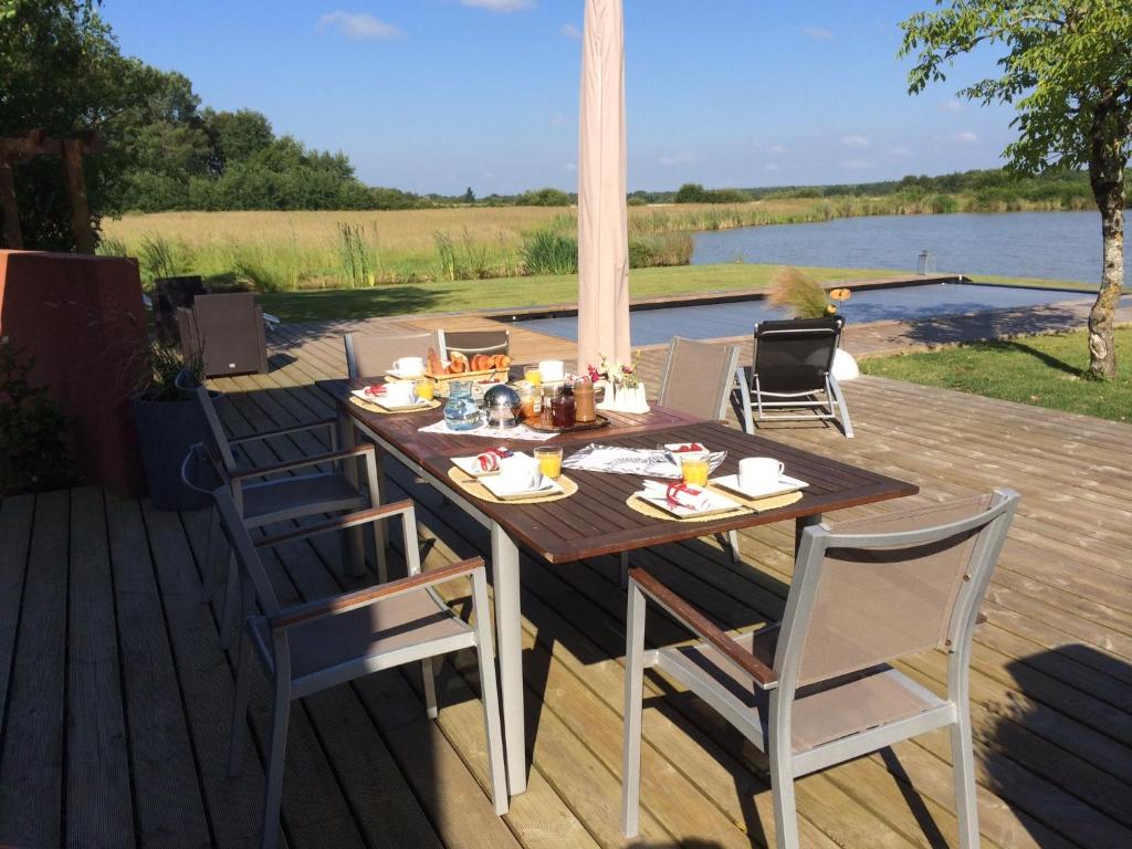 Výhled na řeku, která protéká v blízkosti bed and breakfast