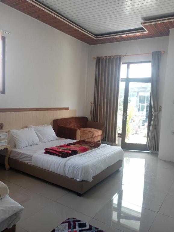 Giường trong phòng chung tại Villa madinna dieng