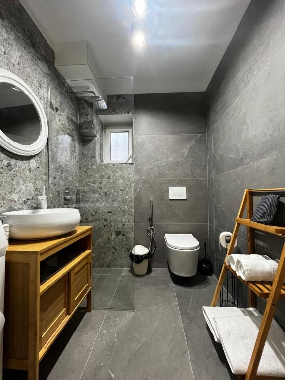 Bllok Area Apartment - Image 6