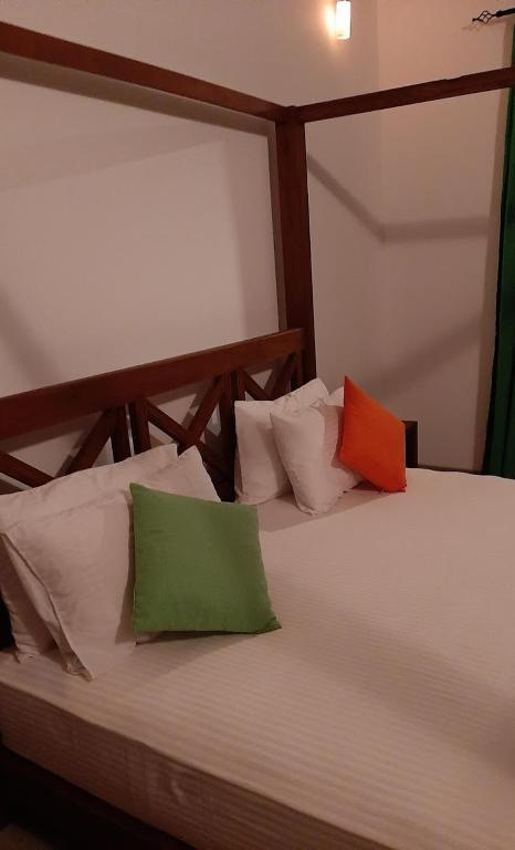 Letto o letti in una camera di Victoria Views Resort Kandy
