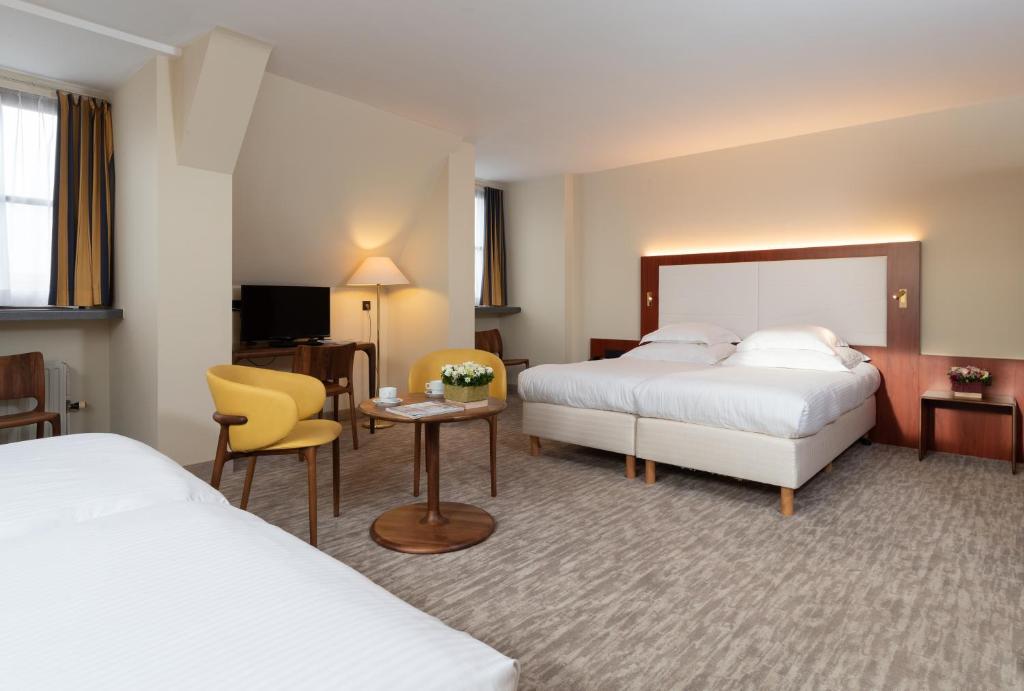 Postel nebo postele na pokoji v ubytování Rosenburg Hotel Brugge