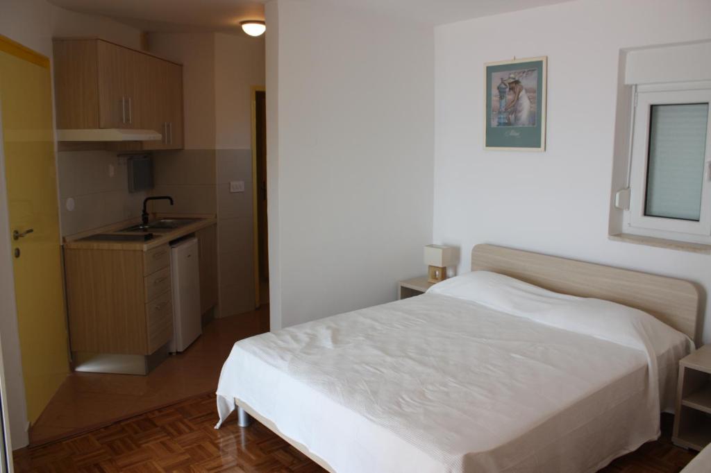 Łóżko lub łóżka w pokoju w obiekcie Apartments Tomato
