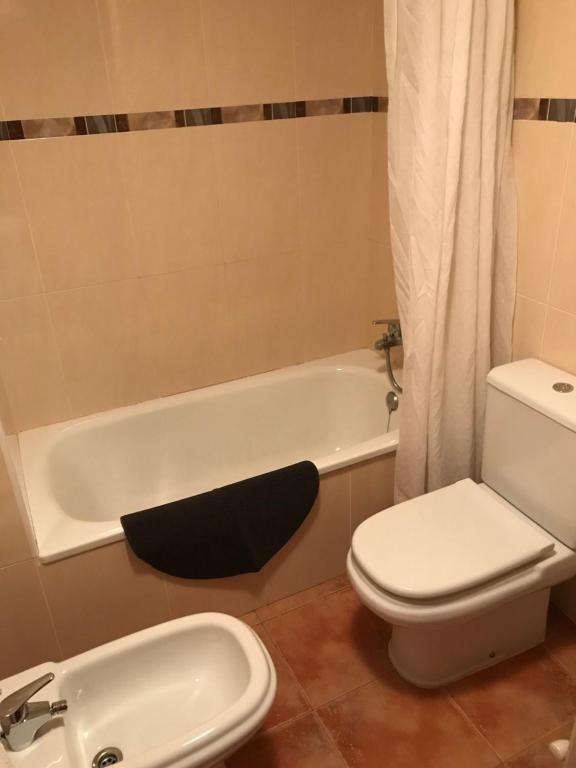 Koupelna v ubytování Apartament Dúplex de Can Bota Avet-p