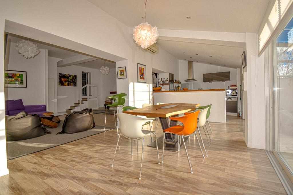 Kuchyňa alebo kuchynka v ubytovaní Maison Fesch, vue panoramique, 120m2, Piscine, 3ch