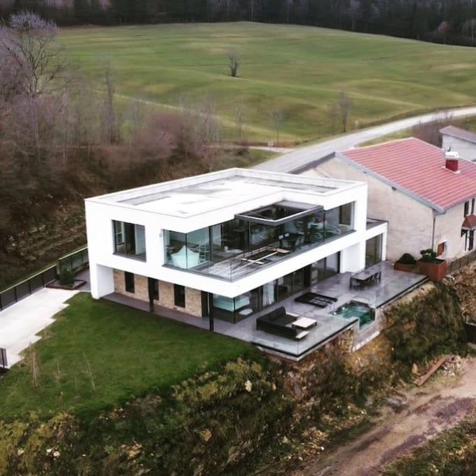 Budova, v ktorej sa apartmán nachádza