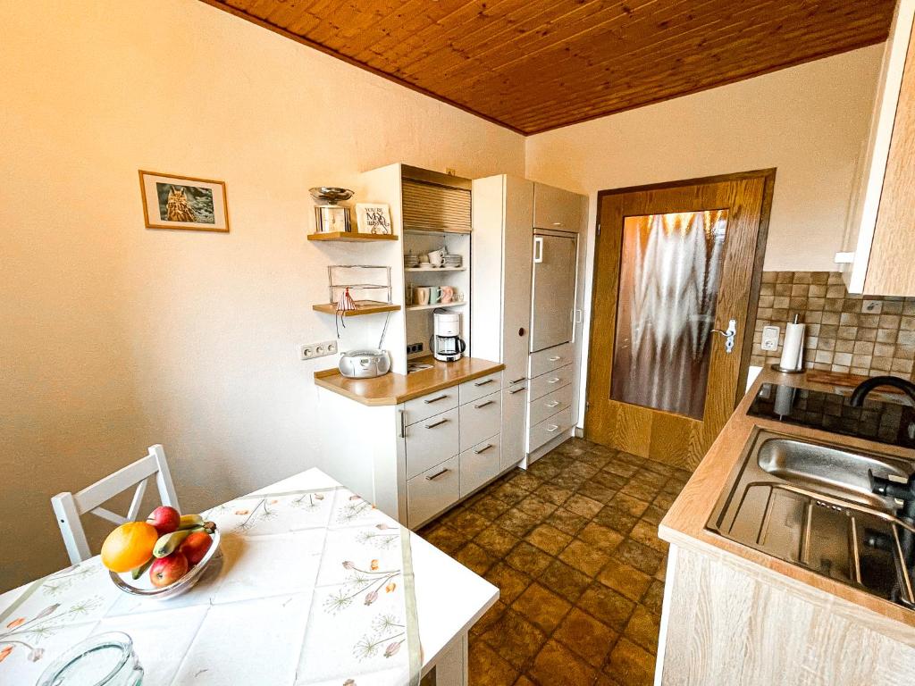 Kuchyň nebo kuchyňský kout v ubytování Ferienwohnung Kellerwald