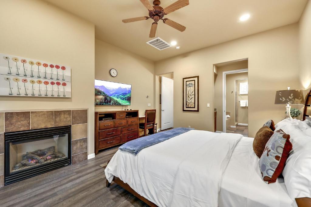 Legacy Villas Resort Single Story Pools Gym - Deluxe King Studio
