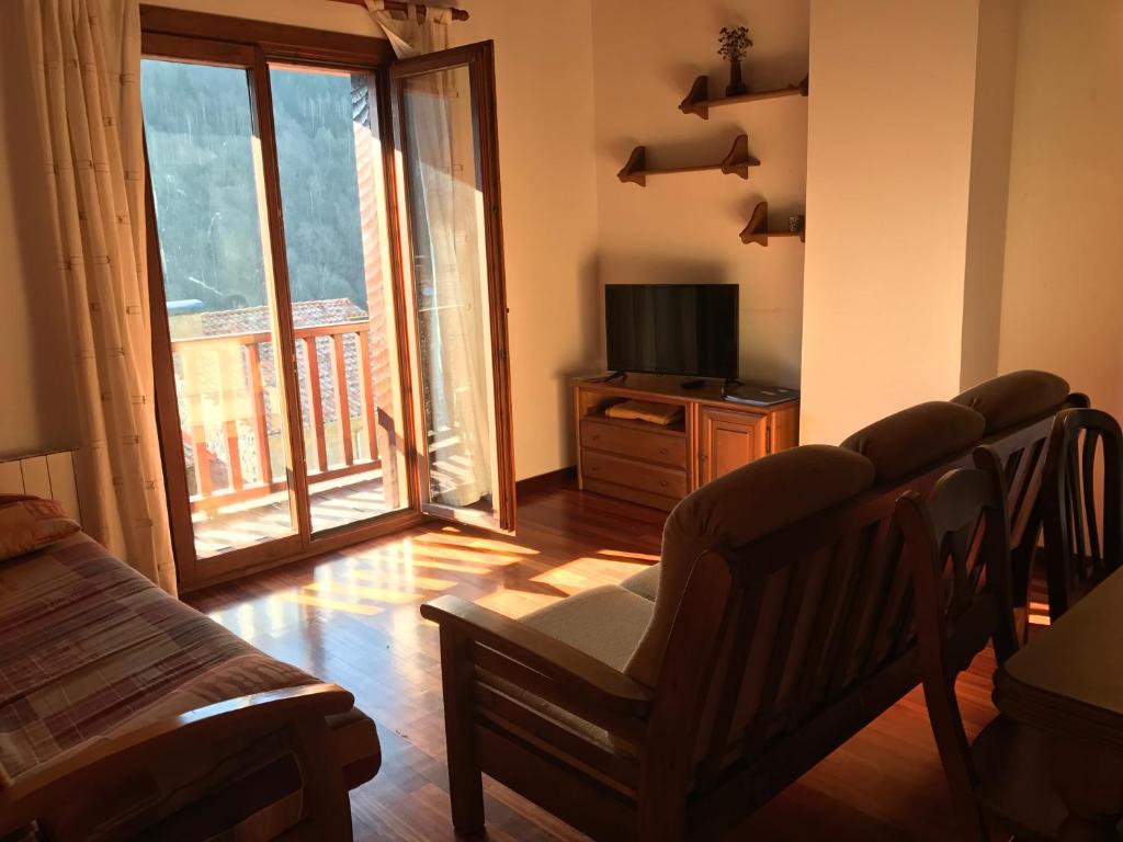 TV a/nebo společenská místnost v ubytování Apartament Dúplex de Can Bota Avet-p