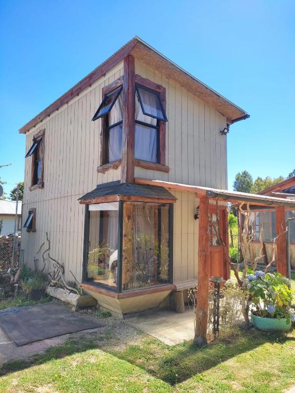 a house with a cross on the side of it at Departamento Erica 2 in Panguipulli