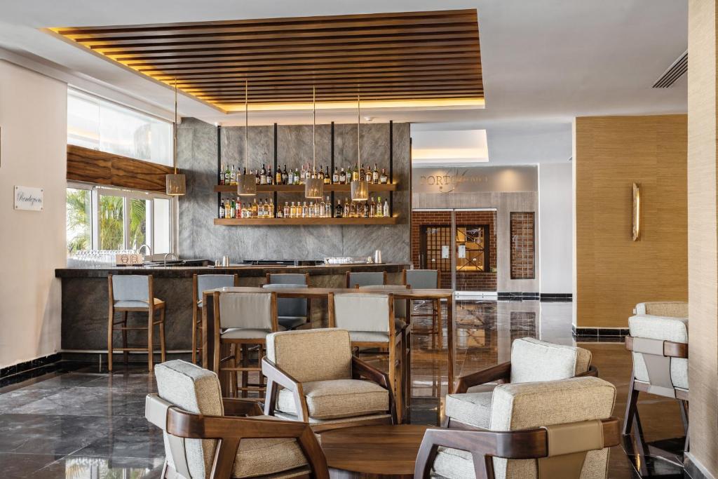 Una cocina o zona de cocina en Dreams Sands Cancun Resort & Spa