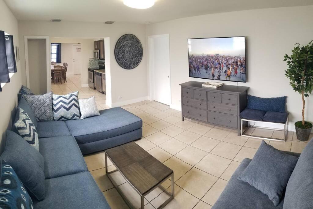 Vacation Home LA FANTASTICA Hollywood Beach House, FL