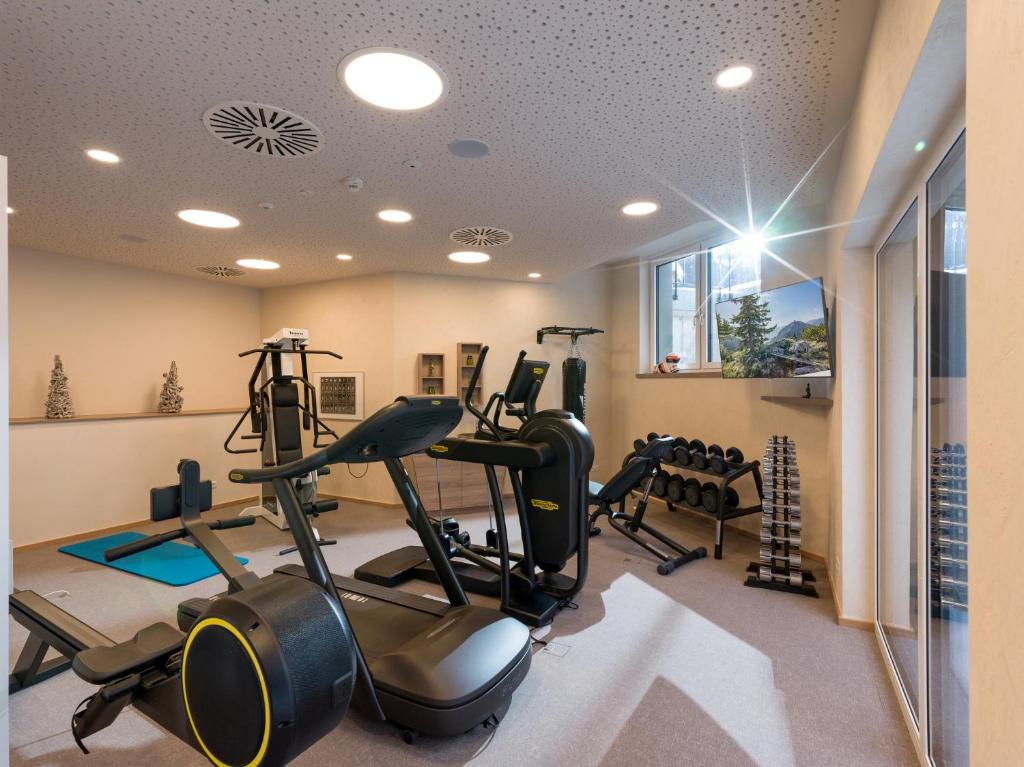 Posilňovňa alebo fitness centrum v ubytovaní Liebes Caroline 4-Sterne-Hotel