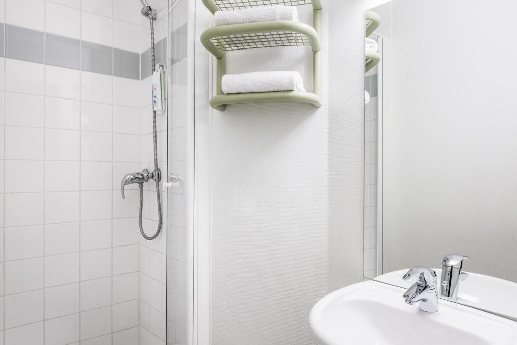 Um banheiro em ibis budget Antwerpen Centraal Station