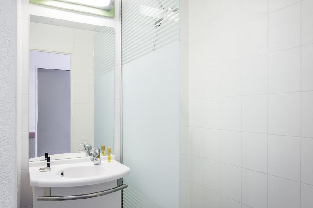 Um banheiro em ibis budget Antwerpen Centraal Station