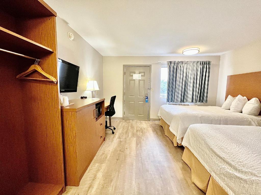 Days Inn & Suites by Wyndham Arlington Near Six Flags - Kamer Met Twee Full -size Bedden - Niet -roken