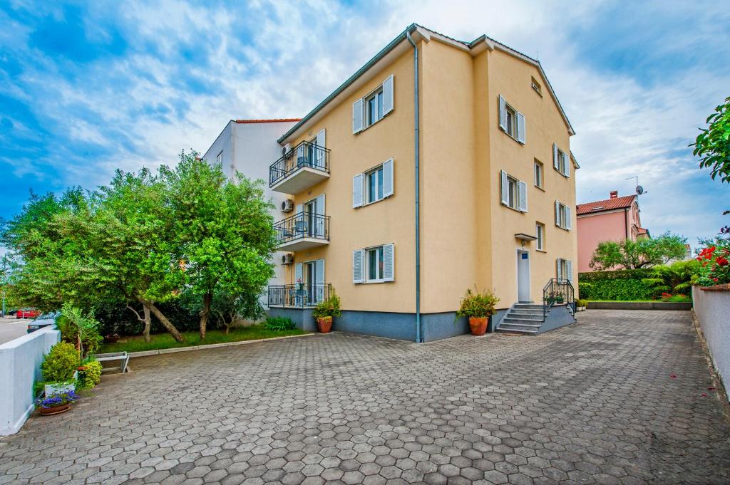 an apartment building with a brick driveway at Apartments Bella B in Rovinj