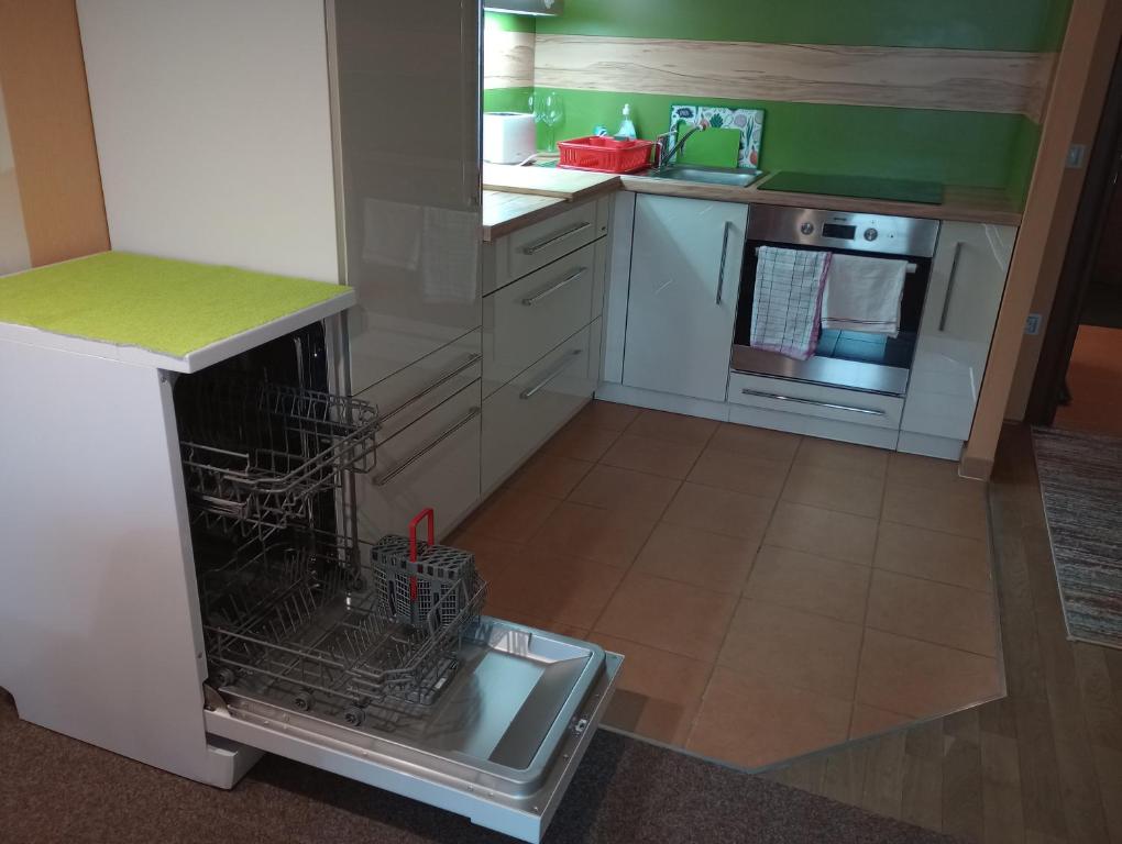 Kuchyňa alebo kuchynka v ubytovaní Apartmán Rezidence Čertovka 2121 free parking garage