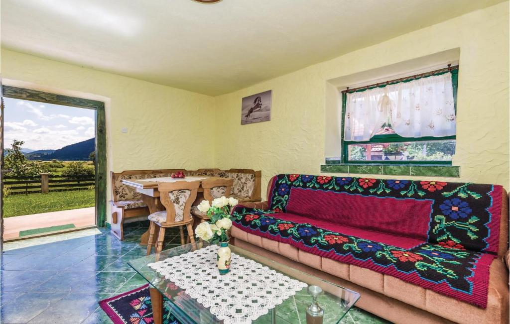 Posedenie v ubytovaní Two-Bedroom Holiday Home In Otocac