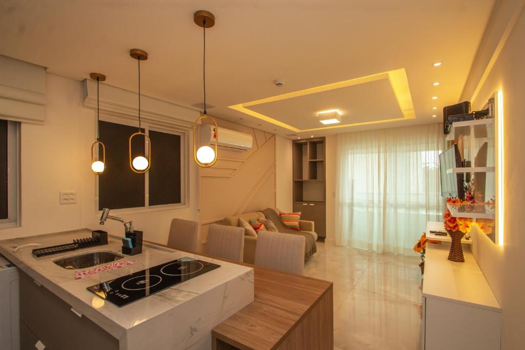 a kitchen and living room with a counter top at Edif Flat Beira Mar in Recife