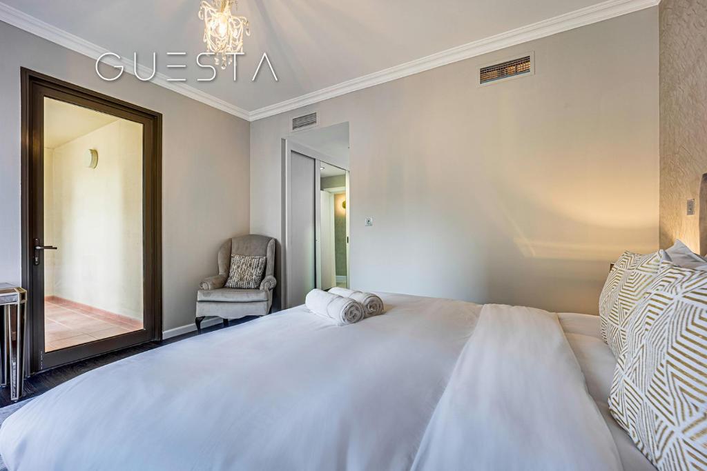 Postel nebo postele na pokoji v ubytování Jumeirah Beach Residence, Dubai Marina