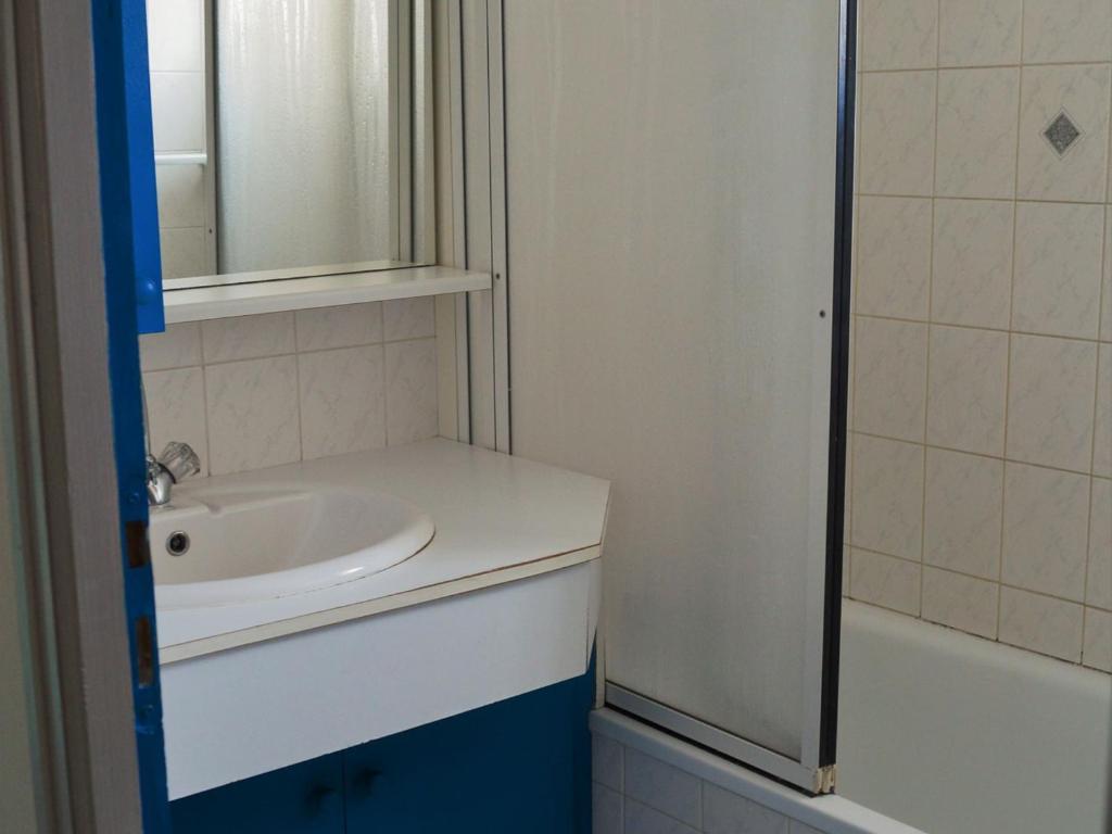 Kúpeľňa v ubytovaní Maison proche centre et plage avec Wifi, 4 chambres - FR-1-22-337