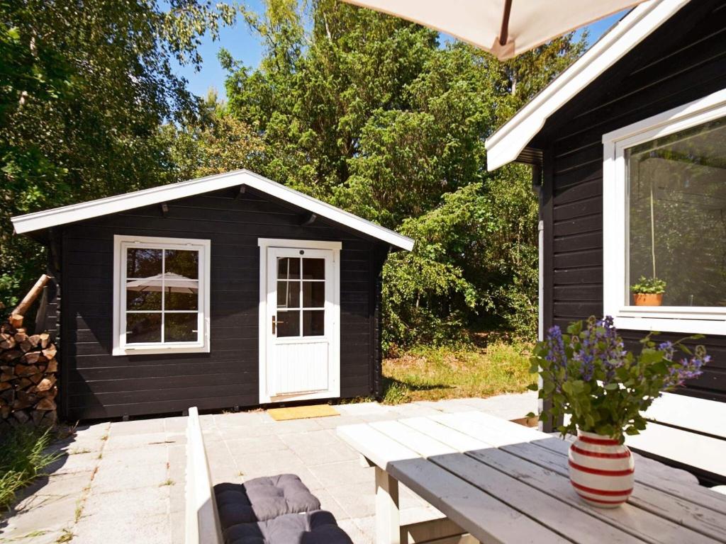 Zahrada ubytování Holiday home Nexø XXXIX