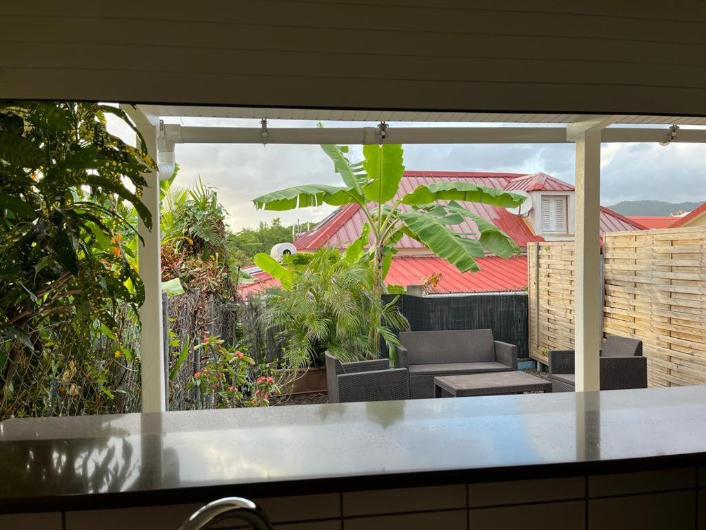 Balkón nebo terasa v ubytování Agréable appartement en rez-de-jardin à 450m de la mer