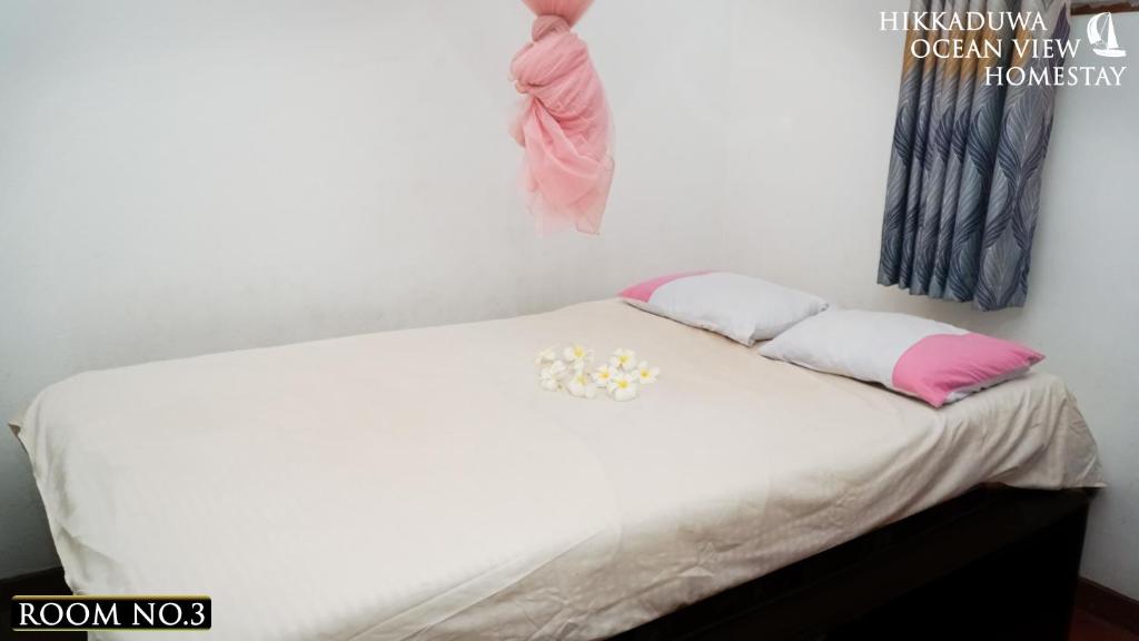 Postel nebo postele na pokoji v ubytování Hikkaduwa Ocean View Homestay