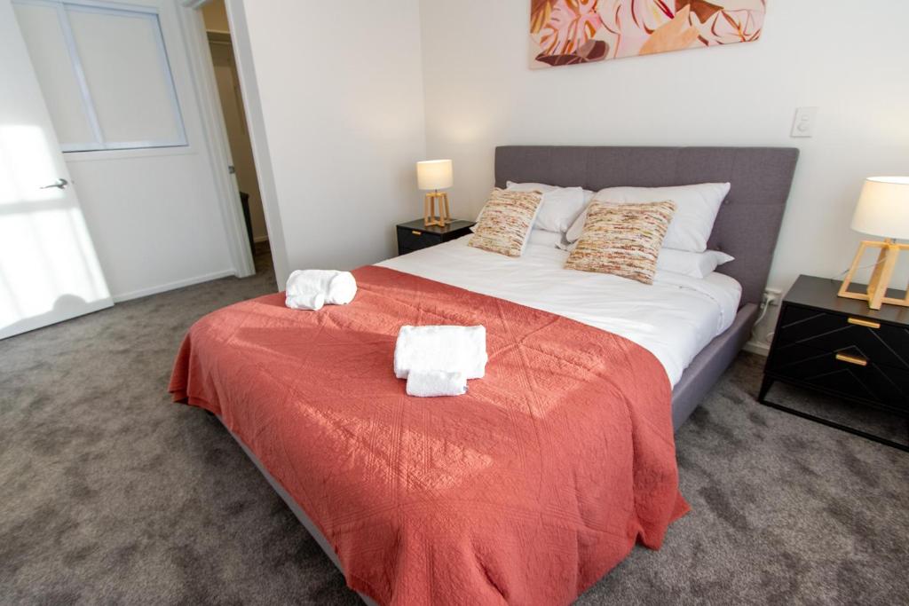 2 bedroom Central Christchurch hub - Resim 16