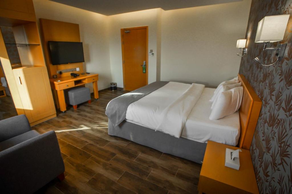 Postel nebo postele na pokoji v ubytování Sama Muscat Hotel