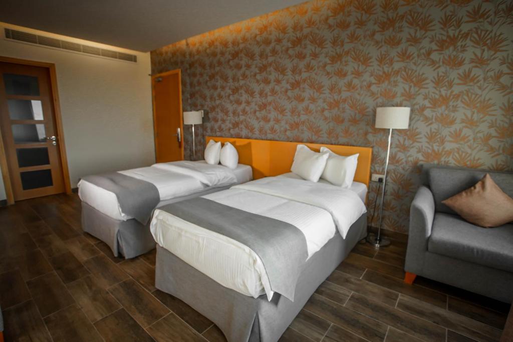 Postel nebo postele na pokoji v ubytování Sama Muscat Hotel