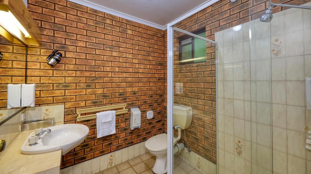 Koupelna v ubytování The Cottage Motor Inn Albury CBD
