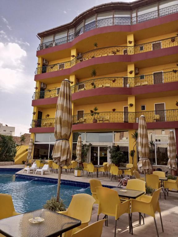 Bazén v ubytování Mariam Hotel nebo v jeho okolí