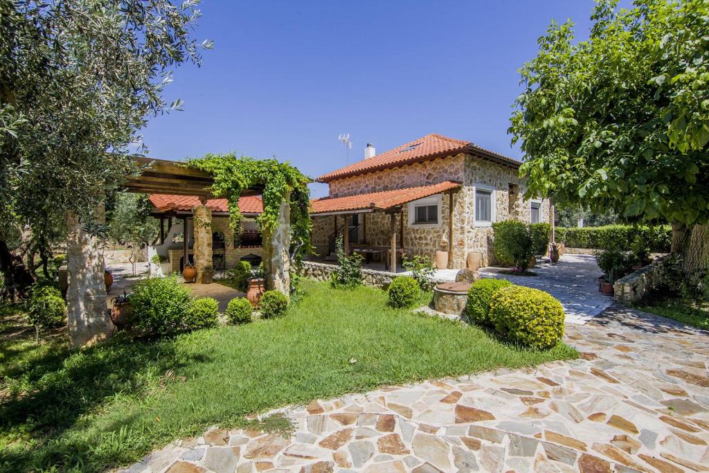 a house with a garden with a stone pathway at Villa Kasta in Kavála