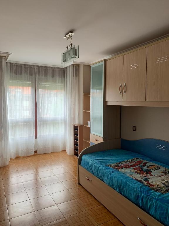 Fotografia z galérie ubytovania Coqueto piso junto a la playa de Ris v destinácii Noja