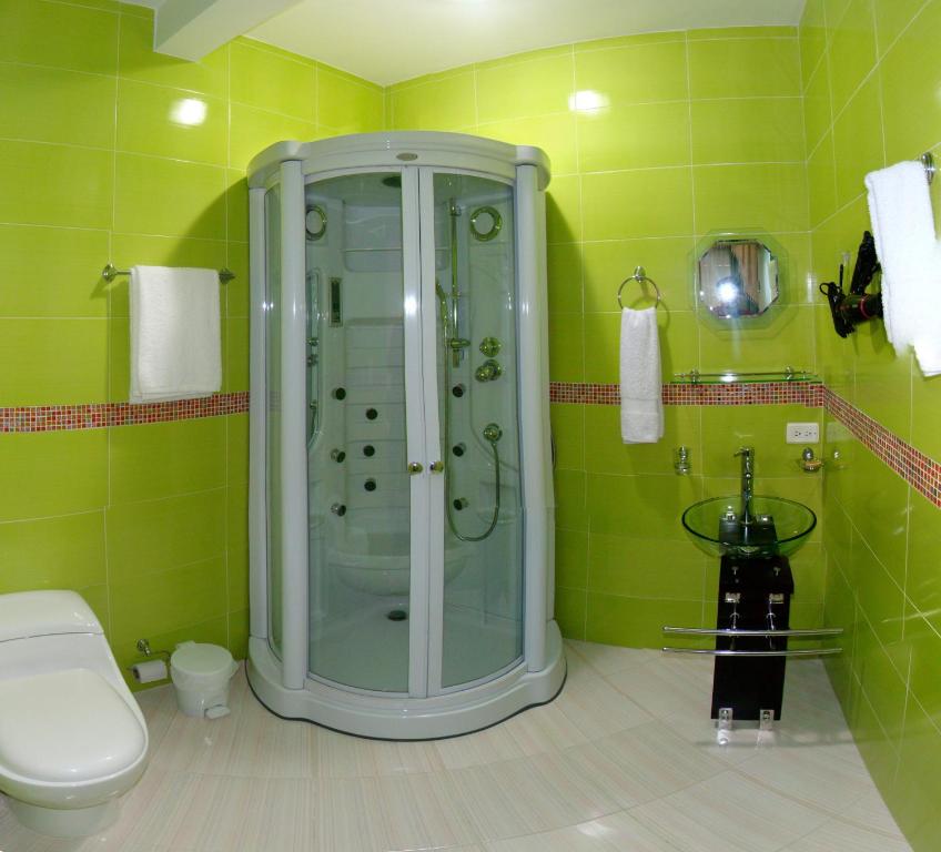 Apartahotel Vincent Suites - Suite With Spa Shower
