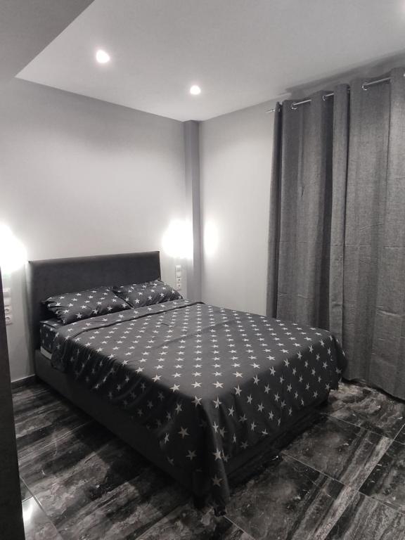 Postel nebo postele na pokoji v ubytování Chalkida Hilltop Apartments