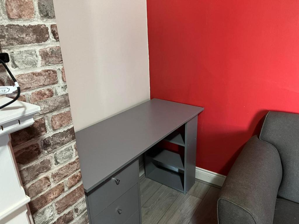 Posezení v ubytování Ovington Grove 2 fully equipped kitchen free parking 3 bedrooms Netflix