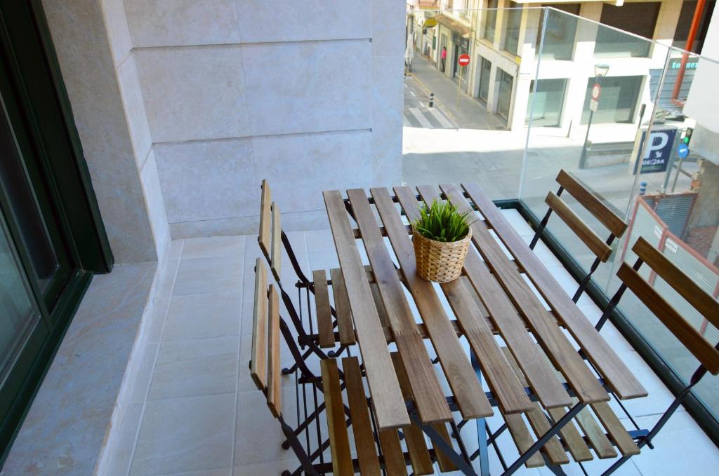 A seating area at Golive Barques