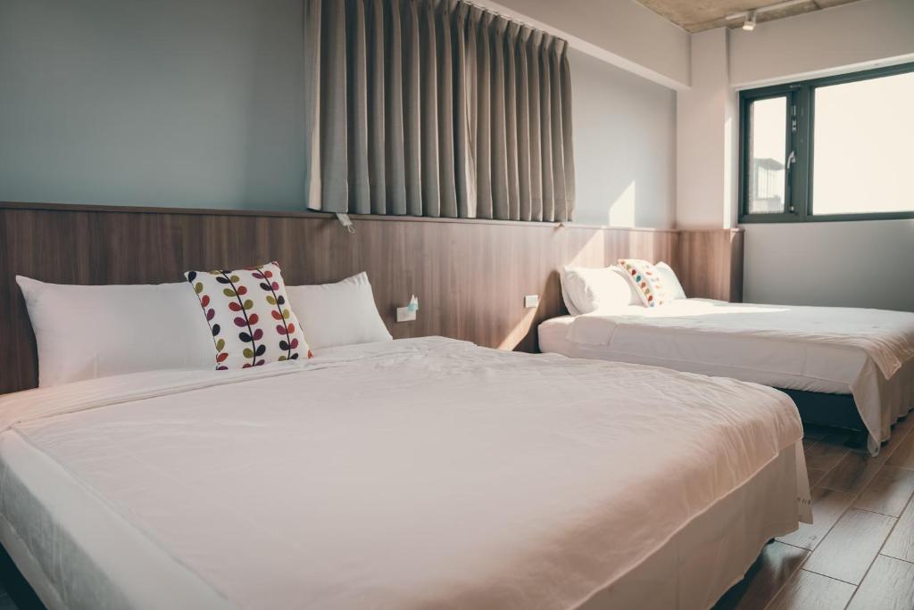 Ліжко або ліжка в номері Flower Garden B&B