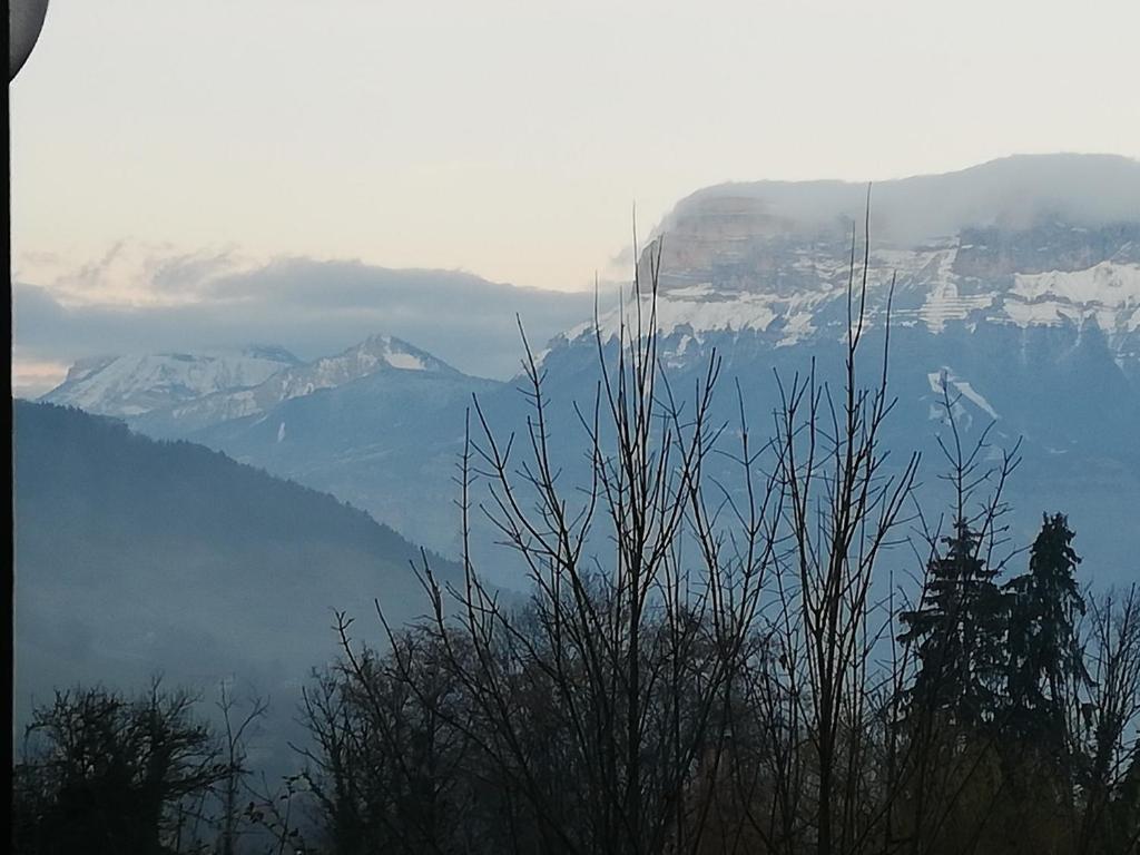 Zdjęcie z galerii obiektu Eco-Logis Mad'in Belledonne w mieście Theys