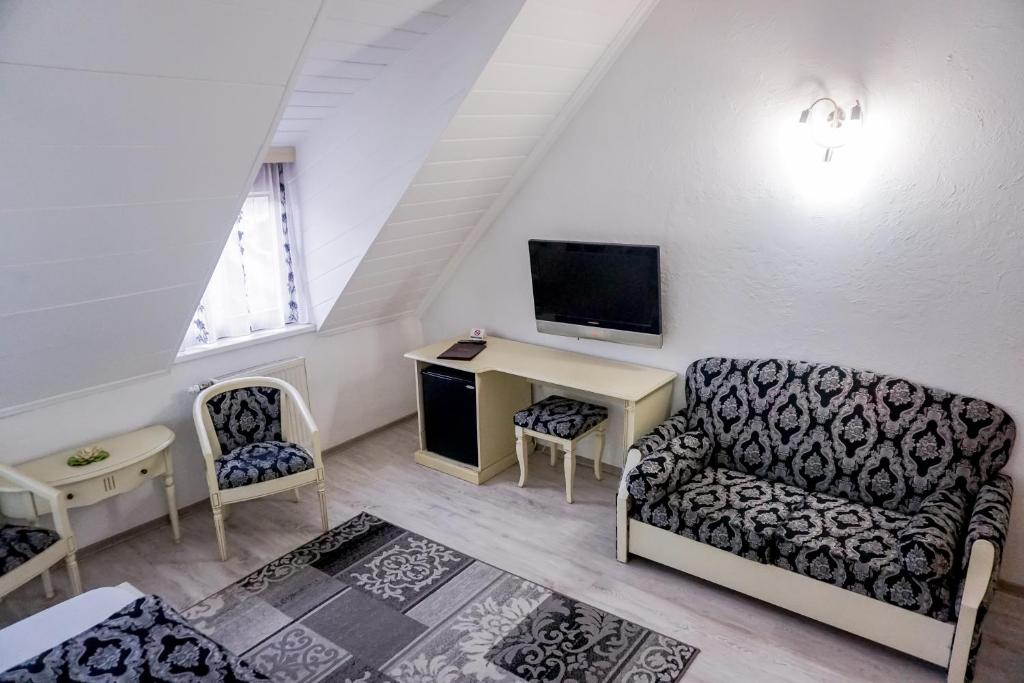 TV a/nebo společenská místnost v ubytování Hotel Claudiu