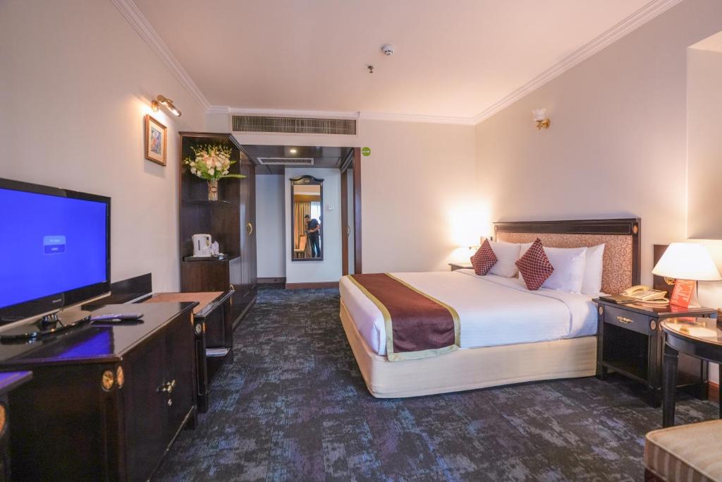Hotel Sarina - Deluxe King Room